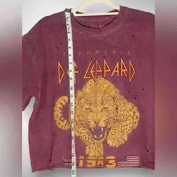 Def Leppard Pyromania 1983 TShirt Size ML Vintage Cropped has Stains and Holes - Picture 4 of 8